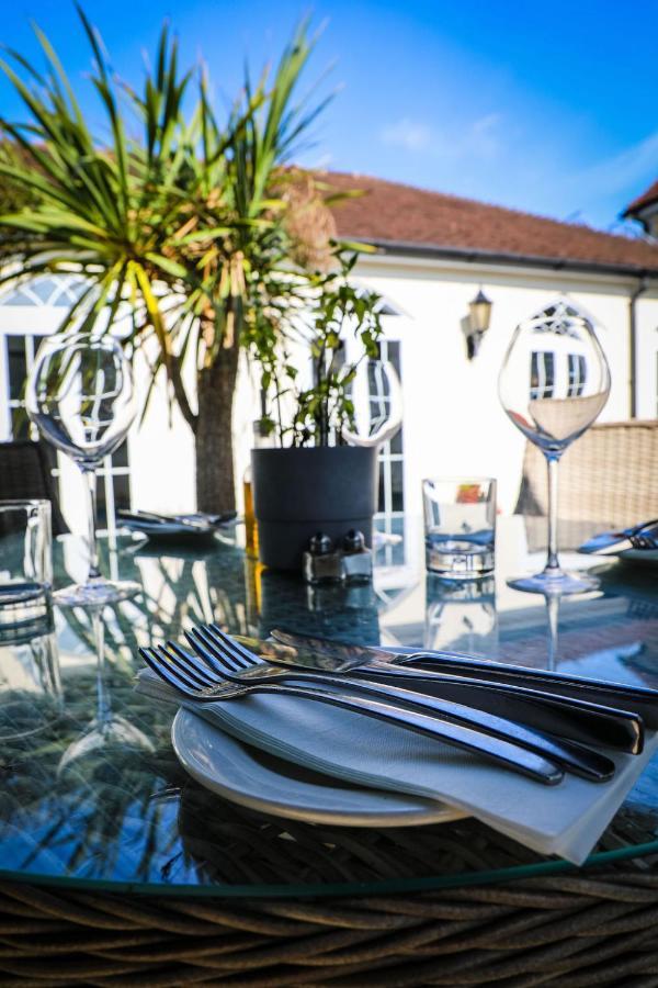 Angmering Manor Hotel Extérieur photo